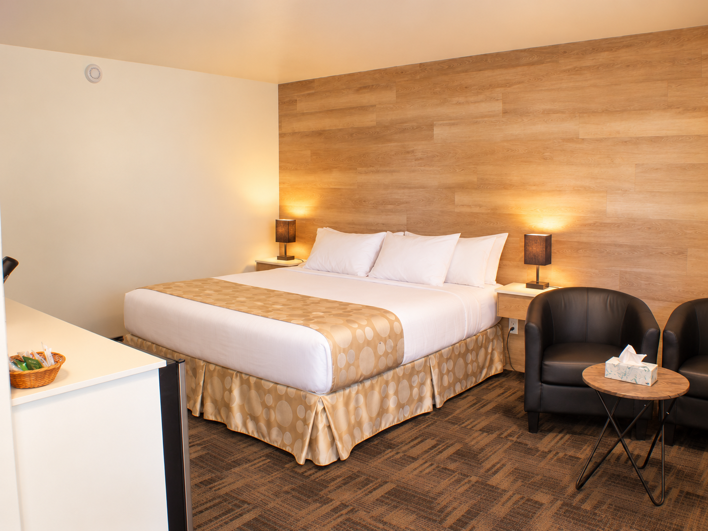 Single King Bed (Renovated)