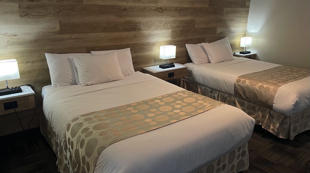 Deluxe Queen Suite – Two Beds (Renovated)