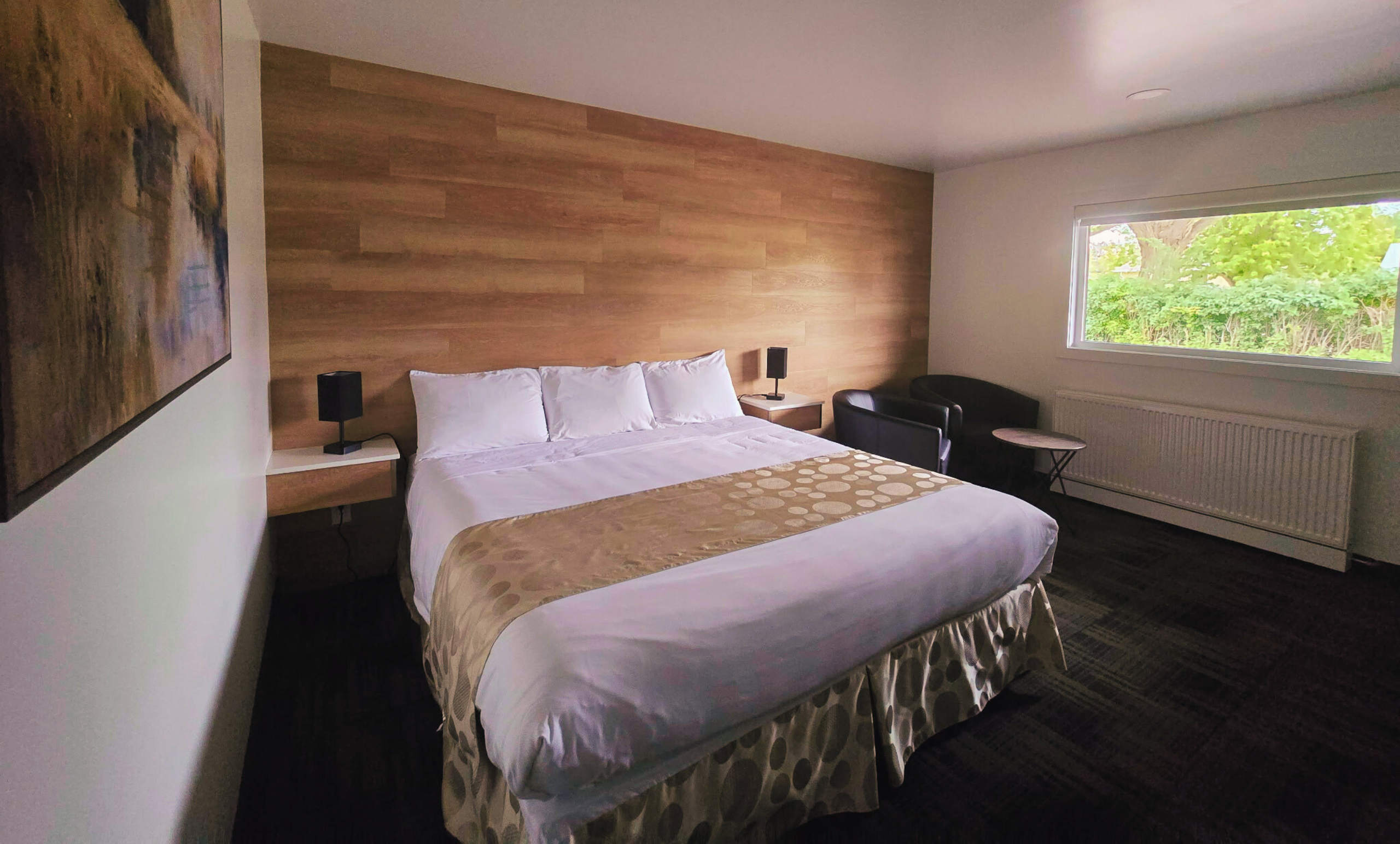 Single King Bed (Renovated)